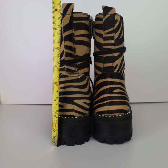 Aqua Women’s Tiger Print Jax Studded Hiker Combat Boots Lace Up Round Toe 5.5 - Picture 12 of 16